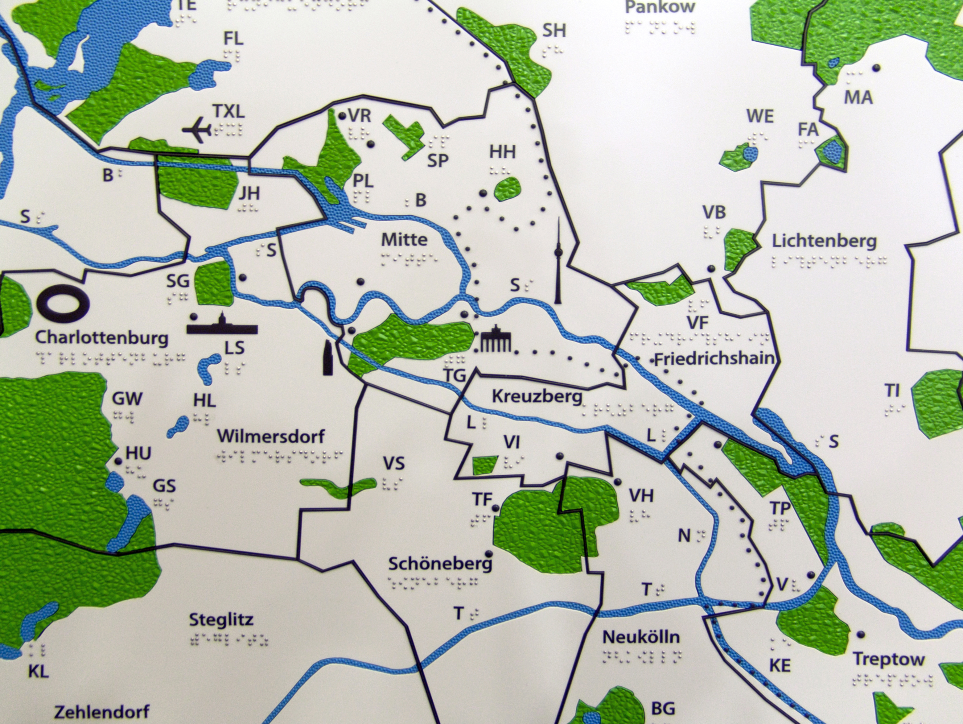 Ausschnitt aus dem Taktilen Plan: Berlins Gewässer und Grünflächen